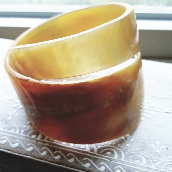 Natural Shell Bangle - Picture 2 of 2